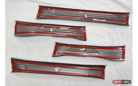 Накладки на пороги Toyota RAV4