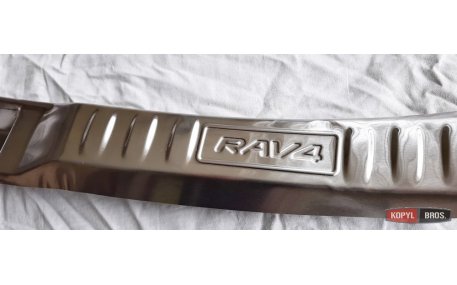 Накладка на задний бампер Toyota RAV4