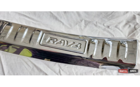 Накладка на задний бампер Toyota RAV4