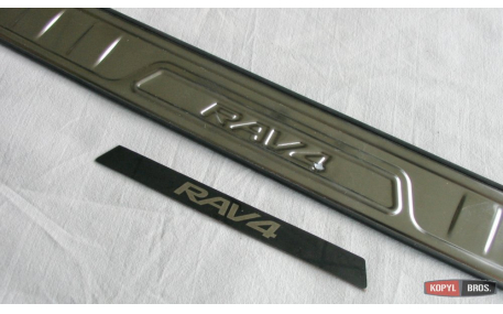 Накладка на задний бампер Toyota RAV4