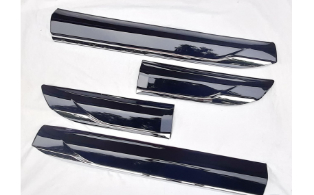 Молдинги дверей Toyota Land Cruiser 300