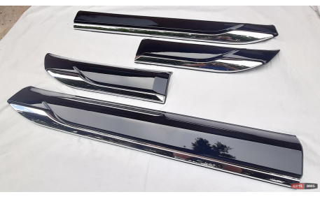 Молдинги дверей Toyota Land Cruiser 300