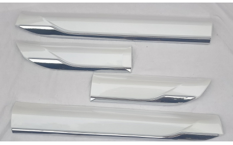 Молдинги дверей Toyota Land Cruiser 300