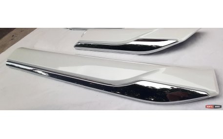 Молдинги дверей Toyota Land Cruiser 300