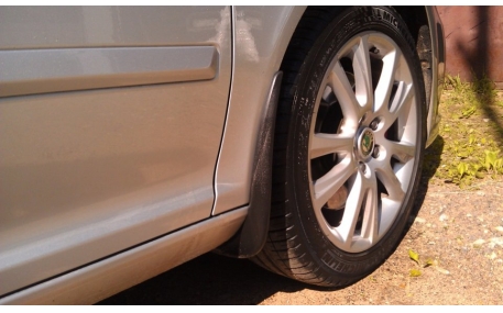 Брызговики передние Skoda Octavia A5