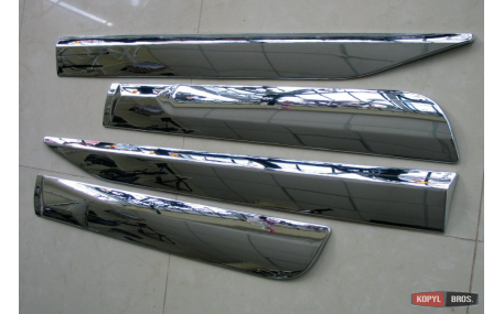 Молдинги дверей Toyota Hilux