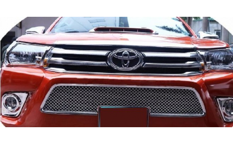 Решетка радиатора Toyota Hilux 2015-2017