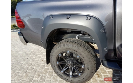 Арки Toyota Hilux