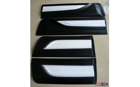 Молдинги дверей Toyota Hilux