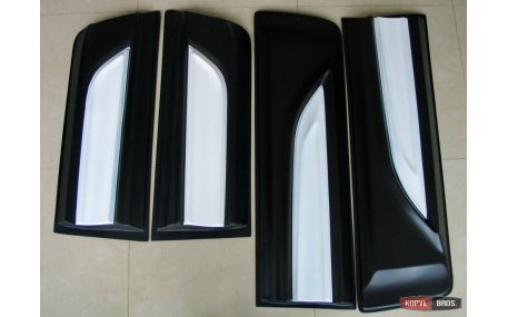 Молдинги дверей Toyota Hilux