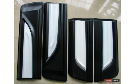 Молдинги дверей Toyota Hilux