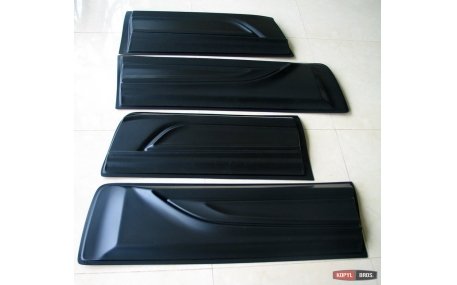 Молдинги дверей Toyota Hilux