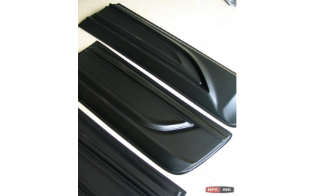 Молдинги дверей Toyota Hilux