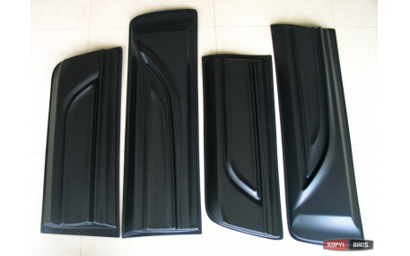 Молдинги дверей Toyota Hilux