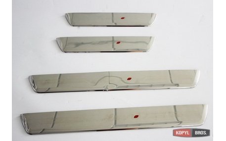 Накладки на пороги Toyota Hilux