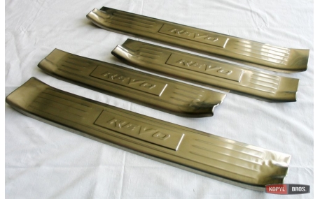 Накладки на пороги Toyota Hilux