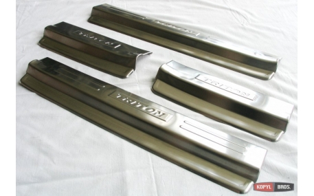 Накладки на пороги Mitsubishi L200