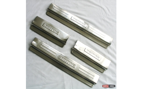 Накладки на пороги Mitsubishi L200