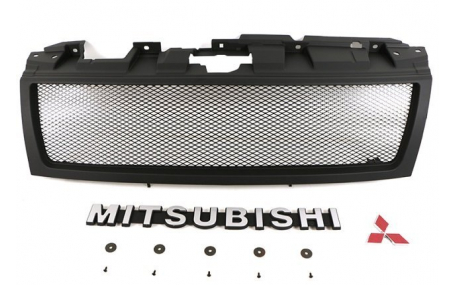 Решетка радиатора Mitsubishi Pajero 4