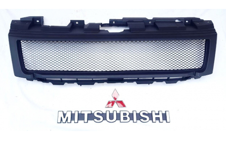Решетка радиатора Mitsubishi Pajero 4