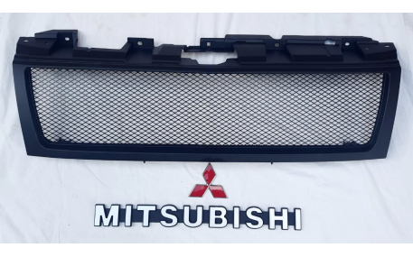 Решетка радиатора Mitsubishi Pajero 4