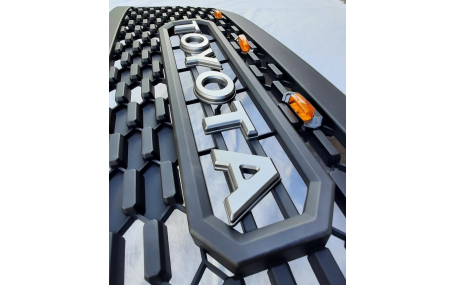 Решетка радиатора Toyota Sequoia