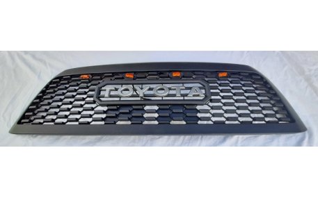 Решетка радиатора Toyota Sequoia