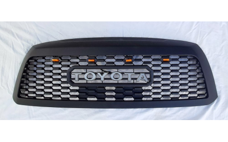 Решетка радиатора Toyota Sequoia