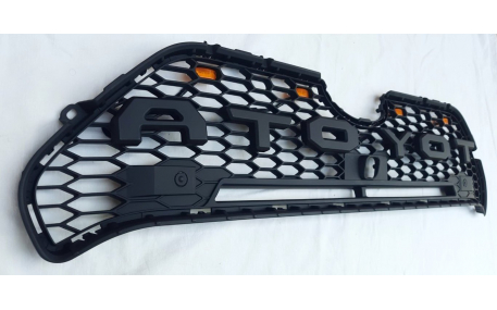 Решетка радиатора Toyota RAV4