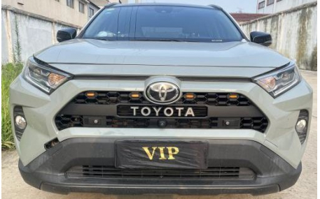 Решетка радиатора Toyota RAV4