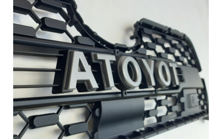 Решетка радиатора Toyota RAV4