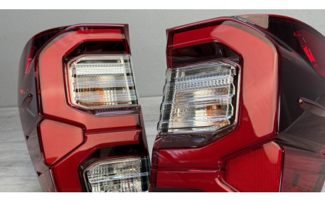 Фонари задние Toyota Hilux 2015-2025