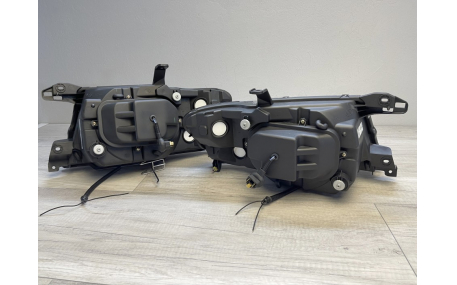 Фары передние Mitsubishi Pajero Wagon 3