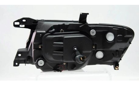 Фары передние Mitsubishi Pajero Wagon 3