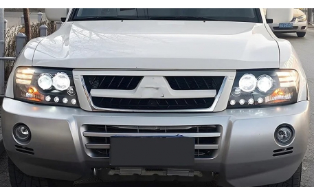 Фары передние Mitsubishi Pajero Wagon 3