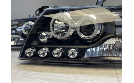 Фары передние Mitsubishi Pajero Wagon 3