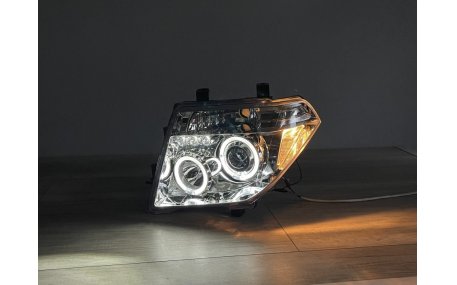 Фары передние Nissan Navara 2005-2010