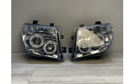 Фары передние Nissan Navara 2005-2010