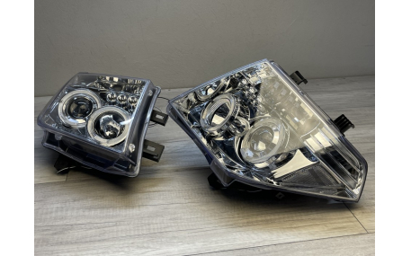 Фары передние Nissan Navara 2005-2010