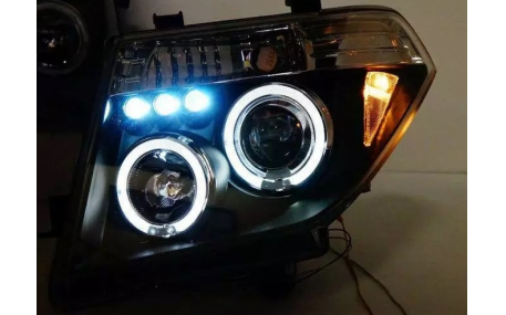 Фары передние Nissan Navara 2005-2010