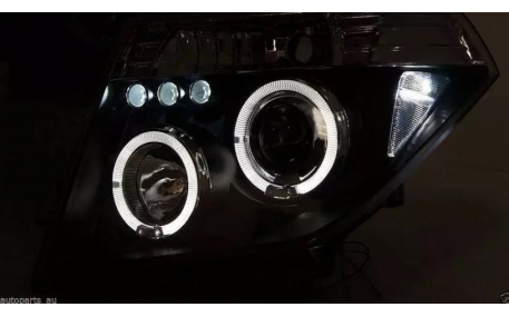 Фары передние Nissan Navara 2005-2010