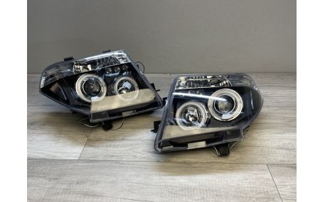 Фары передние Nissan Navara 2005-2010