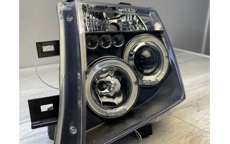 Фары передние Nissan Navara 2005-2010