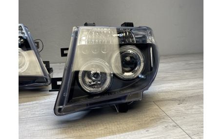 Фары передние Nissan Navara 2005-2010