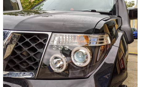 Фары передние Nissan Navara 2005-2010