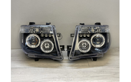 Фары передние Nissan Navara 2005-2010