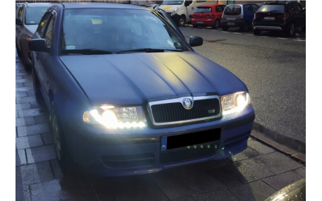 Фары передние Skoda Octavia Tour