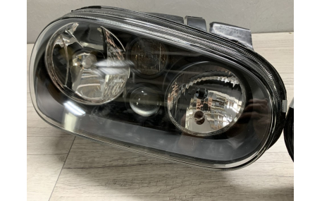 Фары передние Volkswagen Golf 4