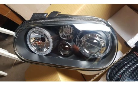 Фары передние Volkswagen Golf 4