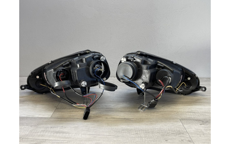 Фары передние Volkswagen Golf 5